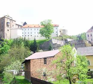 Sicht von der Hauptstraße auf das Schloss