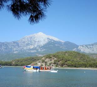 Südhafen mit Blick auf den Tahtali