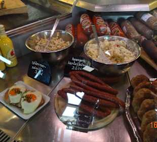Salate frisch angerichtet