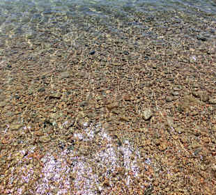 Überall glasklares Wasser