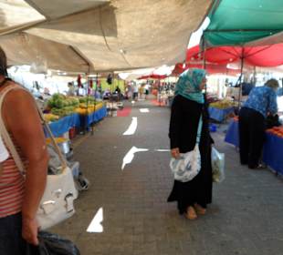 Bazár v meste Avsallar