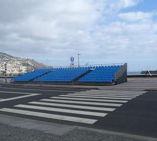 Tribünen an der Avenida do Mar