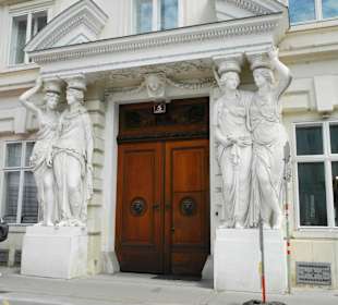 Eingang zum Palais
