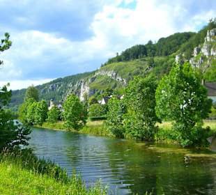 Kunstweg an Fels und Fluss in Essing