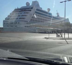 Schiff im Hafen Maó