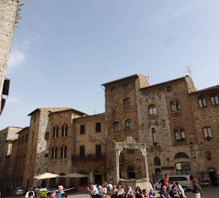 An der Pizza in San Gimignano