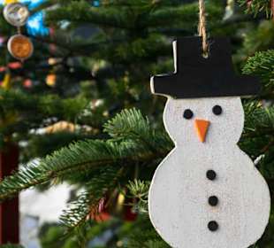 Deko am Weihnachtsmarkt in der Burg