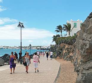 Aussicht auf Playa-Blanca Promenade