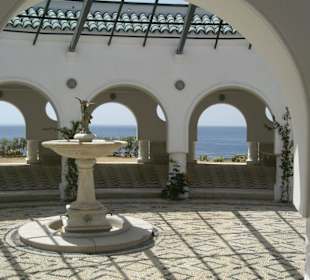 Wandelgänge und Brunnen