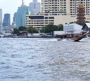 Mit dem Hop and Hop Boot Bangkok entdecken