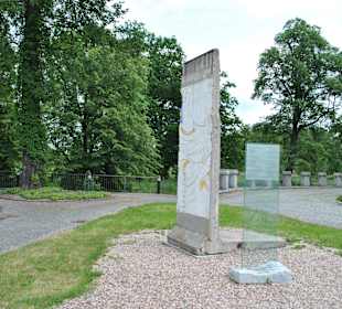 Kawałek muru berlińskiego.