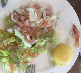 Lunch auf einem Motu in der Lagune