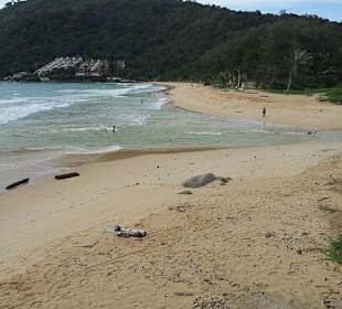 Menschenleerer Strand