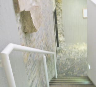 Treppen ins Untergeschoss / Nicht übersehen :-)