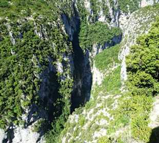 Blick von der Route des Crètes in den Canyon