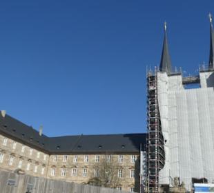 Blick vom Hof zur Kirche vom Kloster Michaelsberg