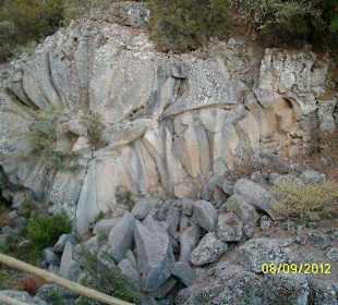 Felsformation an der Straße zum Vulkan