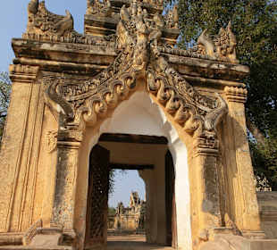 Eingang zum Okkaung Kloster 