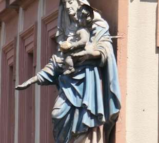Haus-Madonna in der Altstadt von Heidelberg