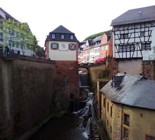 Wasserfall in der Altstadt Saarburg