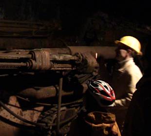 Bohrer wird fachmännisch erklärt