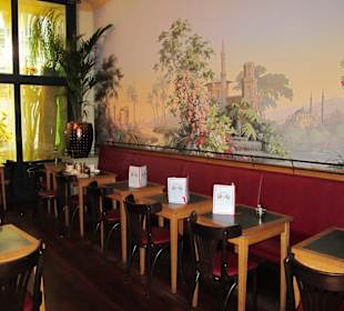 Gastraum und Wandmalereien