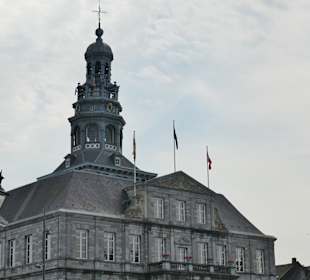 Blick zum Stadhuis von Maastricht