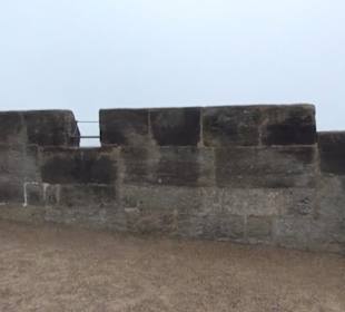 Entlang der Festungsmauer