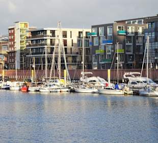 Blick über den Europahafen auf die Überseestadt