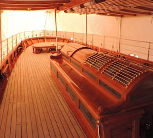 Heritage Pontoon ein kleiner Segler