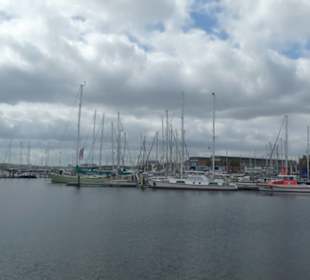 Bei einem Hafenbummel in Travemünde