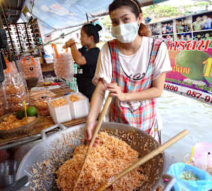 Bummeln über den Ampfawa Floating Markt