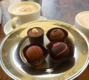 Kaffeepause bei Wedel – dazu gute Leckereien