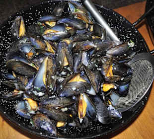 Frische Muscheln im Restaurant La Paëlla de la Mer