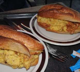Heiße Rühreibrötchen mit Speck bei Merzenich