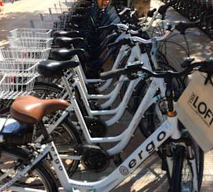 Fahrräder in Reih und Glied