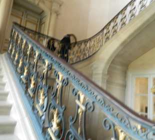 Красивая лестница на 2-й этаж