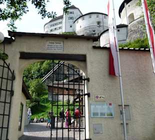 Der Durchgang zur Burg