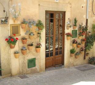 Liebevoll dekoriertes Haus