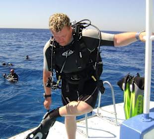 Meiner einer vorm Sprung ins Nass