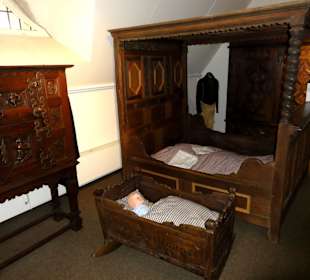 Altes Mobiliar in der Ausstellung
