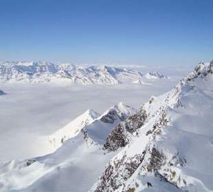 Die Gipfel im Morgennebel