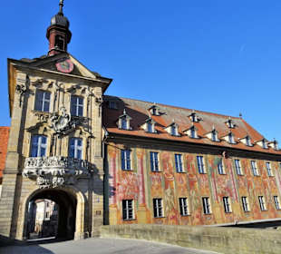 Rathaus mit Fresken der Fassade