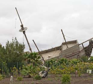 Das Schiff des Wasserparks ist weit sichtbar
