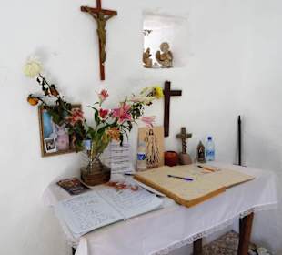 In der Wallfahrtskapelle im Vega de Rio Palmas