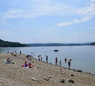 Plaża nad jeziorem