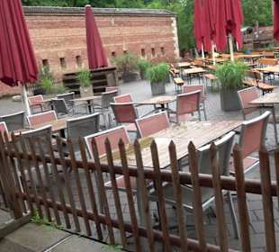 Barfüßer Biergarten im Glacis