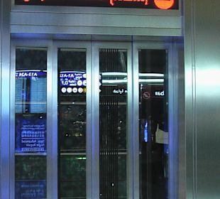 Da geht's zum Gate B - C 