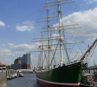 Die Rickmer Rickmers an den Landungsbrücken