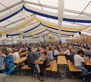 Im Festzelt